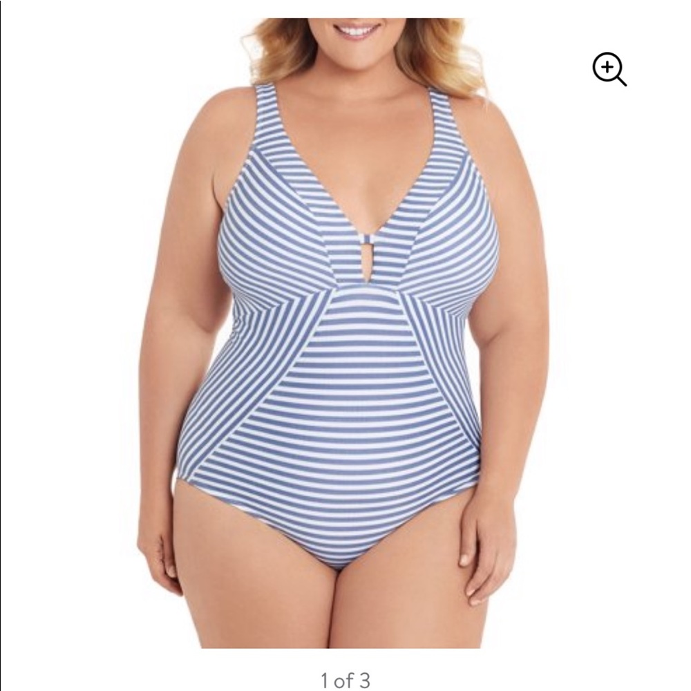Time and Tru Women’s One Piece Swimsuit